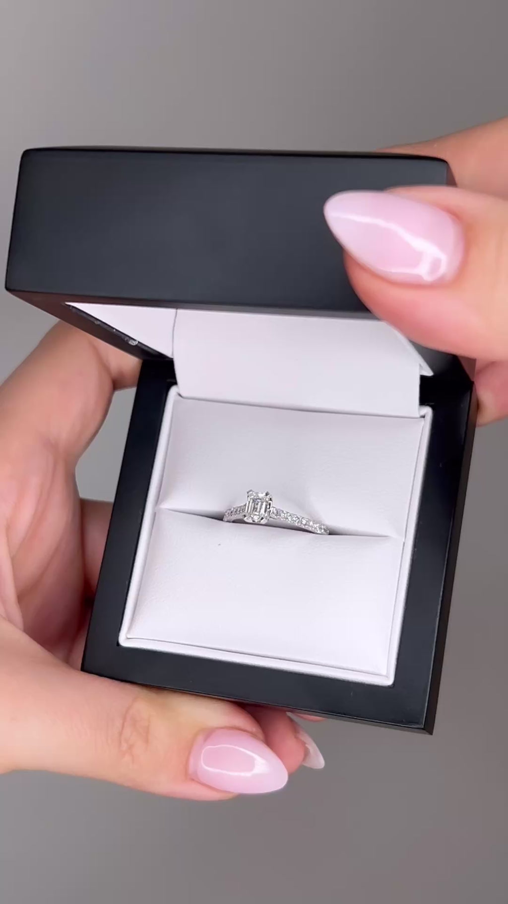 Willow - Emerald Cut Diamond Setting